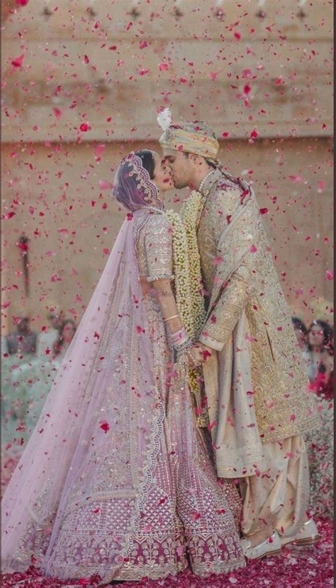 Photo Of Celebrity Wedding Kiara Advani Siddharth Malhotra Kissing Post