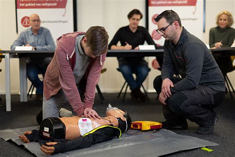 Reanimatie En Aed Cursus Veiligopleiden Nl