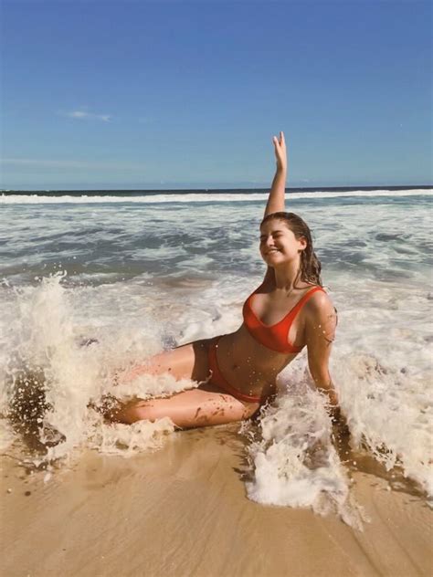 8 Hot Sexy Sofia Reyes Bikini Pics