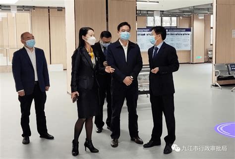 市邮政公司党委书记、总经理苏高峰到市政务服务中心调研企业九江市群众