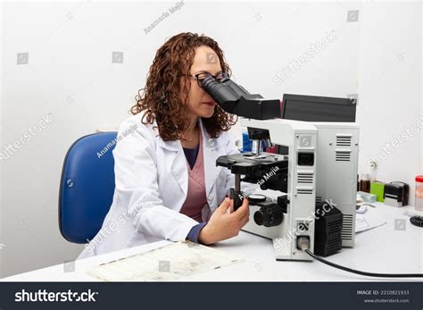 14 Cytologist Microscope Images, Stock Photos & Vectors | Shutterstock