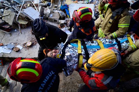 Amid Turkey Quake Rubble Gasps Of Air And Miraculous Rescues The New York Times Ph