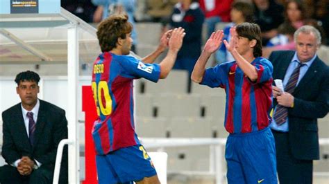 Así fue el DEBUT de LIONEL MESSI con el BARCELONA - YouTube