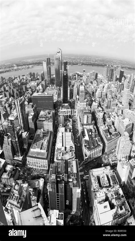 Western View From The Top Of The Empire State Buildinglooking At The