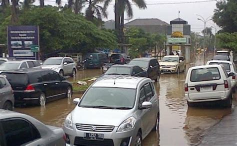 Tanggul Jebol Ratusan Rumah Terendam Air Di Bekasi Wartakotalive