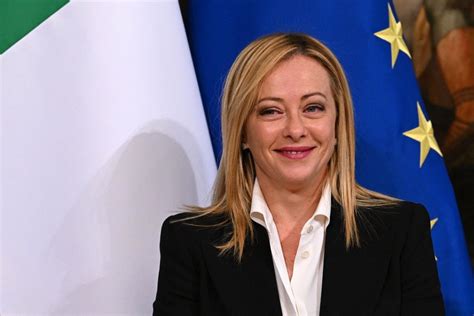 Giorgia Meloni primeira mulher a governar a Itália assume