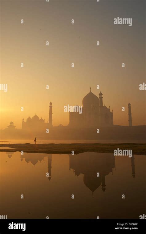 The Taj Mahal at sunrise Stock Photo - Alamy