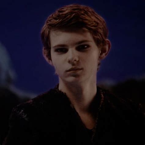 Robbie Kay Peter Pan Peter Pan Ouat Once Upon A Time Peter Pan Once