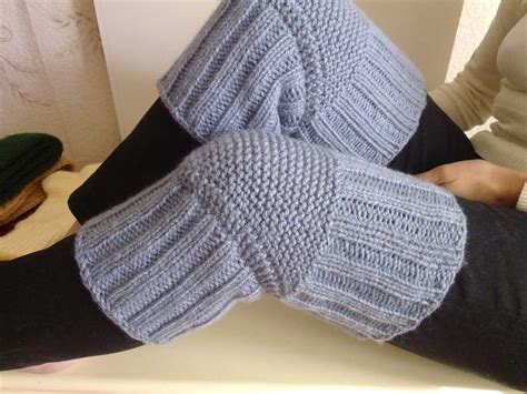 Cozy Up With This Easy Knee Warmer Knitting Pattern