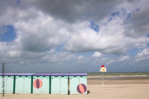 Plage Avec Cabines Color Es Malo Les Bains Qui Est Un Quartier