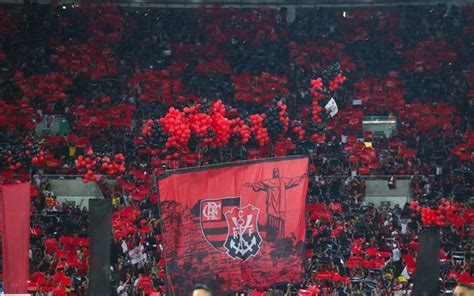 Flamengo Prepara Fuma A Mosaico E At Fogos Contra O Atl Tico Mg Pela