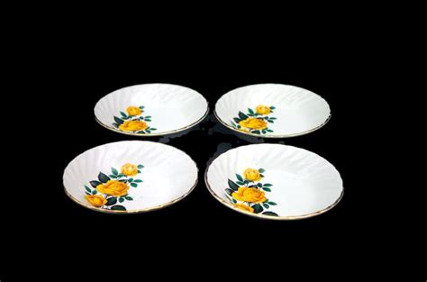 Four Royal Wessex Swinnertons Swi29 Fruit Nappies Dessert Bowls Made