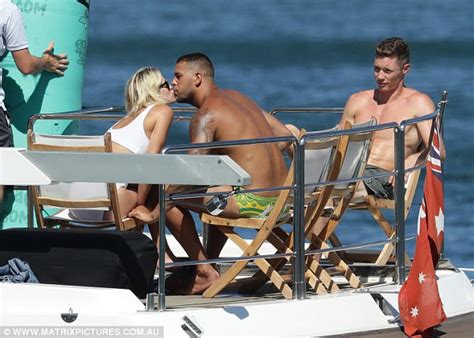 Jesinta Campbell Shows Off Her Slender Bikini Body Daily Mail Online