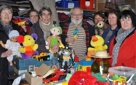 Jouets D Occasion Une Braderie Au Profit Du Secours Populaire Le