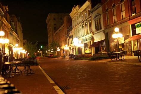 File:Downtown Frankfort KY at night.JPG - Wikimedia Commons