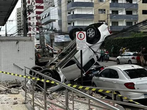 Acidente Vídeo mostra momento em que caminhonete despencou de prédio