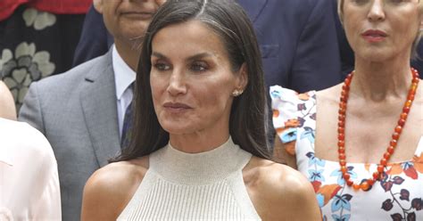 Letizia d Espagne Look étonnant en débardeur pour mettre en valeur sa