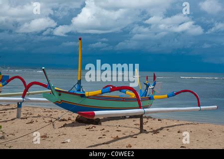 Bateau De P Che Balinais Appel Un Jukung Sur La Plage De Sanur Bali