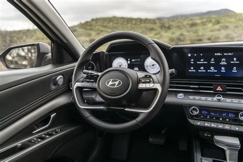 2025 Hyundai Elantra: 180 Interior Photos | U.S. News