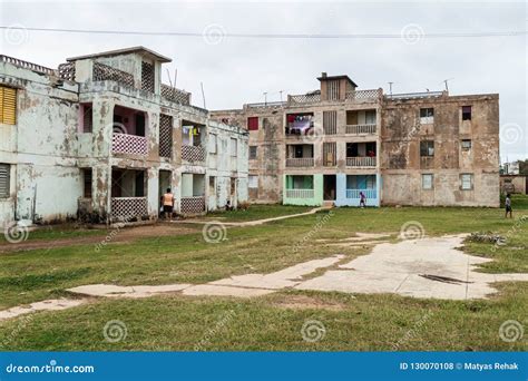 GIBARA CUBA 29 DE ENERO DE 2016 Bloque De Cemento De Dilipitated De