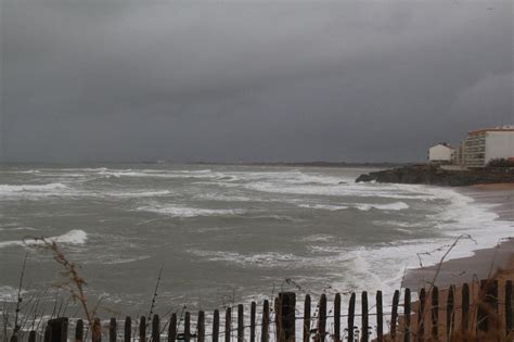 Pluie orages vagues submersion vent la Vendée placée en quadruple