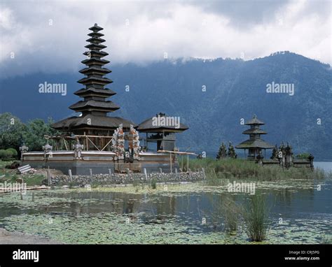 The temple Pura Ulun Danu Bratan on Bratan Stock Photo - Alamy