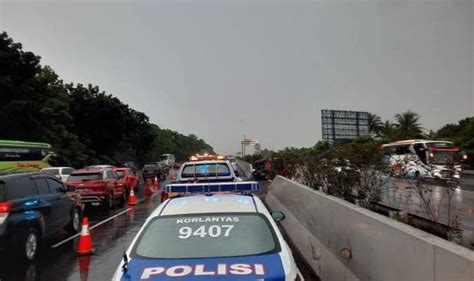 Tol Jagorawi Macet Imbas Banjir KM 12 Arah Jakarta Polisi Berlakukan