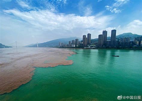 洪峰过境 重庆涪陵两江交汇现鸳鸯锅景观 搜狐大视野 搜狐新闻