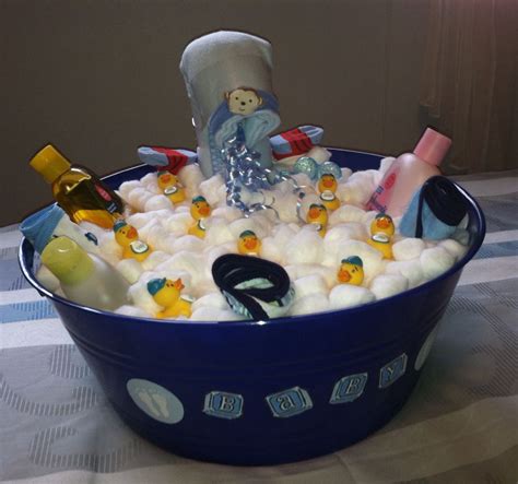 Baby boy bathtub diaper cake Frog Baby Showers, Baby Shower Duck, Simple Baby Shower, Baby ...