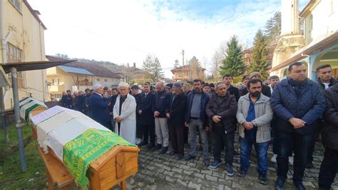 Bartın da 3 saat arayla ölen anne ve oğlu toprağa verildi