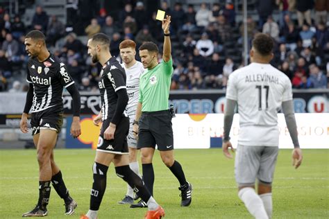 Mathieu Vernice Au Sifflet De SCO LOSC Angers SCO