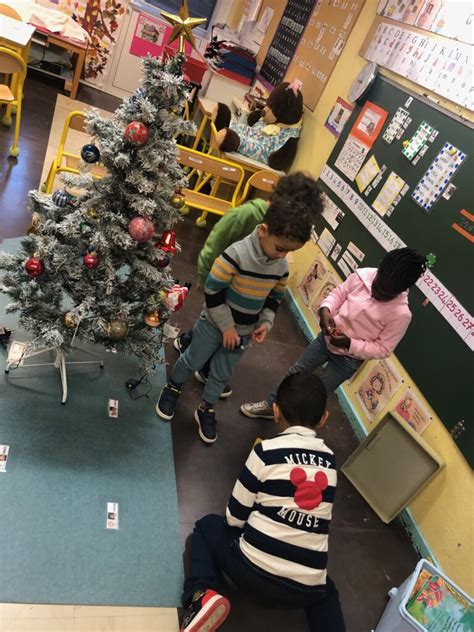 En attendant le Père Noël Classe de TPS PS MS GS de maîtresse