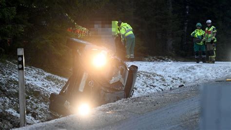 Två Till Sjukhus Efter Singelolycka P4 Sjuhärad Sveriges Radio