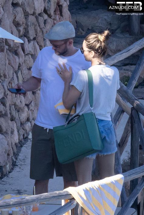 Jessica Biel Sexy Seen Flaunting Her Hot Bikini Body At The Beach In Tuscany AZNude