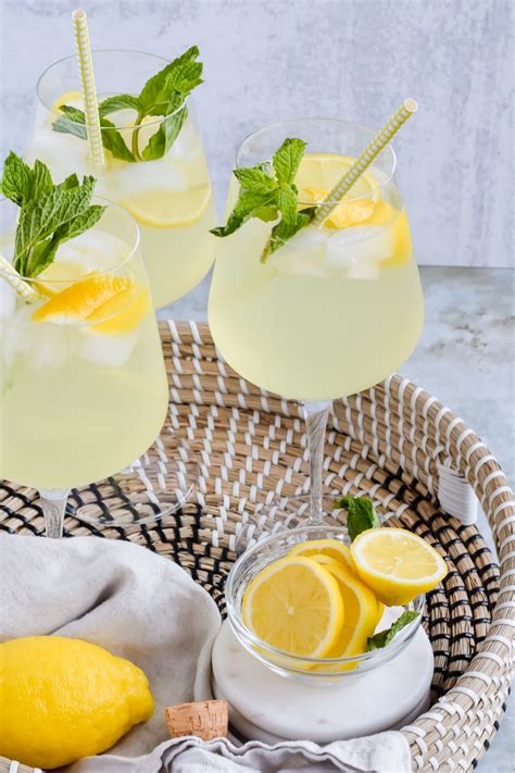 Limoncello Spritz A Lemon Prosecco Cocktail Recipe Prosecco