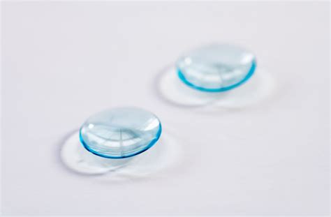 How Do You Put In and Take Out Contact Lenses?