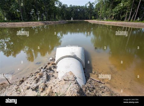 Retention Pond Hi Res Stock Photography And Images Alamy