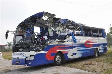 Ómnibus De Transtur Accidentado Ab Desde La Habana