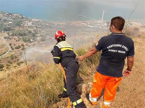 Incendi Boschivi Protezione Civile Oggi Richieste Di Intervento Aereo