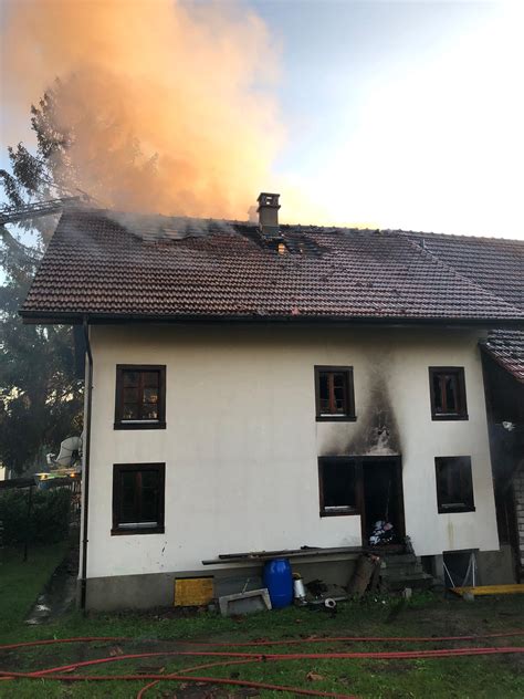 Ottenbach Brand Eines Einfamilienhauses Fordert Verletzten Kanton Z Rich