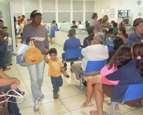 Pacientes Chegam A Ficar Seis Horas Na Fila E Reclamam Da Demora Do