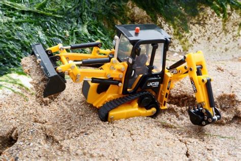 Britains 1 32 JCB 1 CXT Backhoe Loader