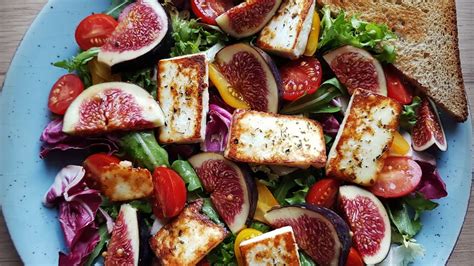 Salata Cu Halloumi Si Smochine Reteta Greceasca Halloumi And Figs