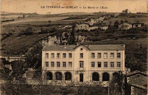 La Terrasse sur Dorlay La Mairie et l Ecole à Lay Cartorum