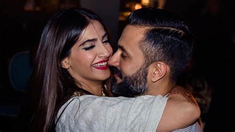 Sonam Kapoors Husband Anand Ahuja Calls Her ‘effortlessly Selfless In