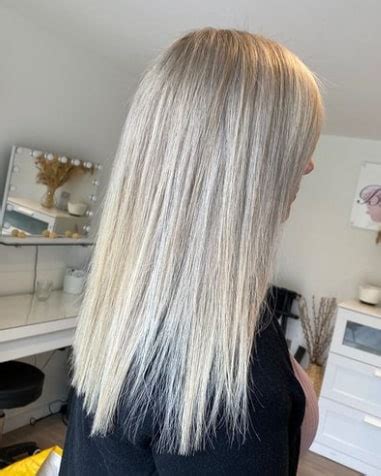 Chic Dark Root Platinum Blonde Balayage Color Ideas For Hair