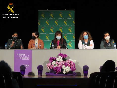 La Guardia Civil Celebra Una Mesa Redonda Por El M En Los Montesinos