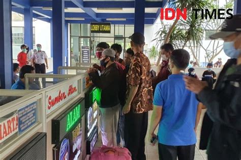 Libur Panjang Jumlah Penumpang Di Terminal Depok Naik