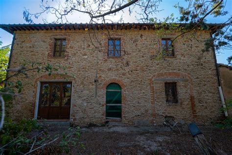 Casale Cascina In Vendita In Strada Valdera S N C Area Rurale Poggio