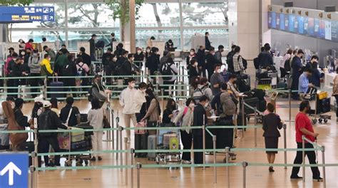 ‘특별여행주의보 해제활기 되찾은 인천공항 ‘북적북적 국민일보